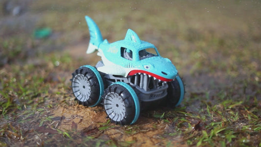 MaxTronic Amphibious Remote Control Car